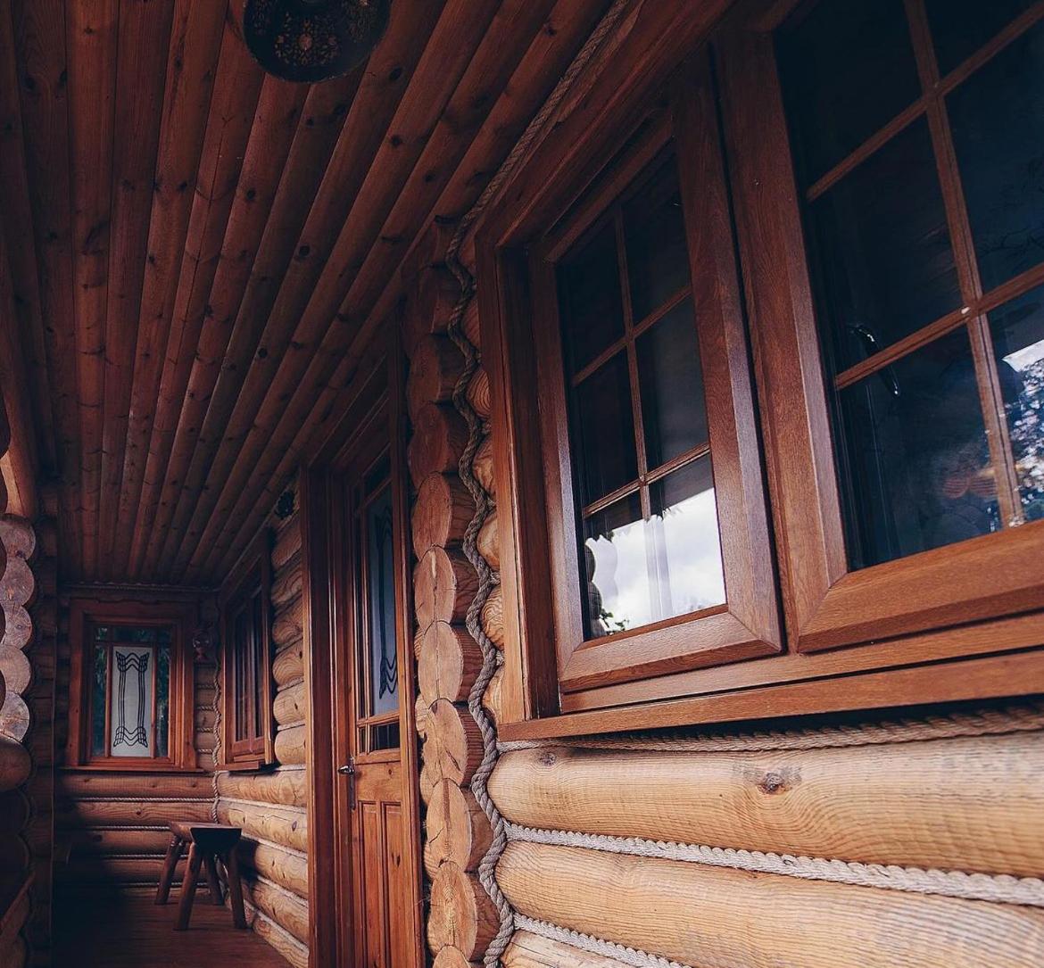Traditional Log Cabin next to Harry Potter Studios