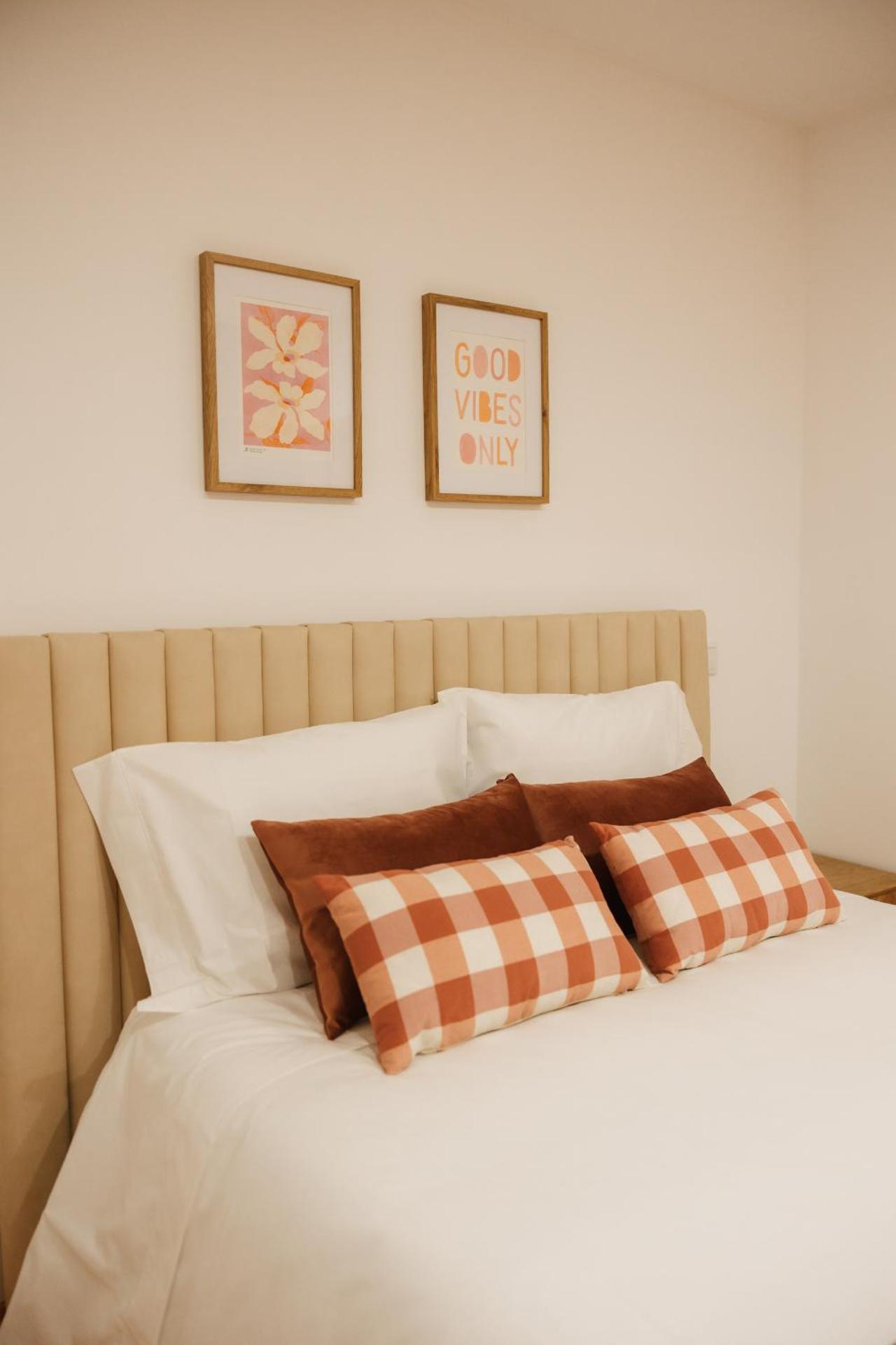 Alvarenga Apartments