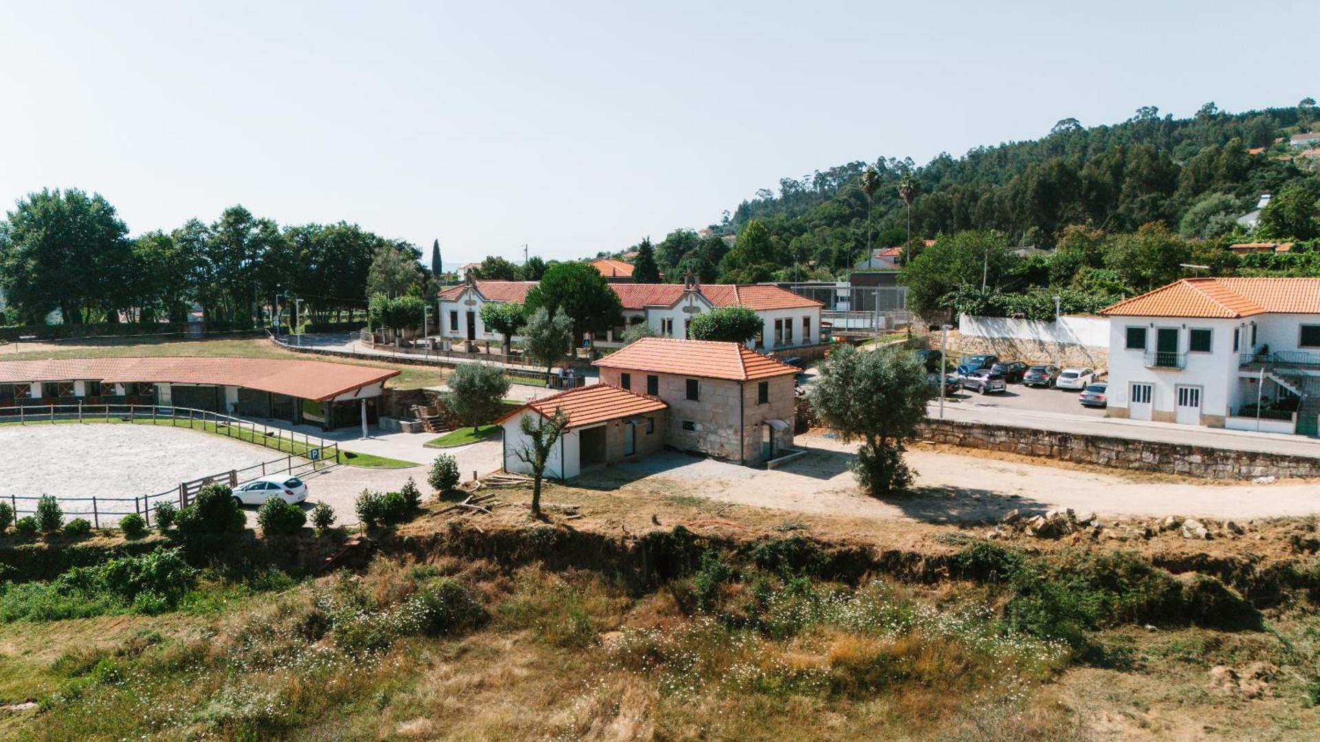 Alvarenga Apartments