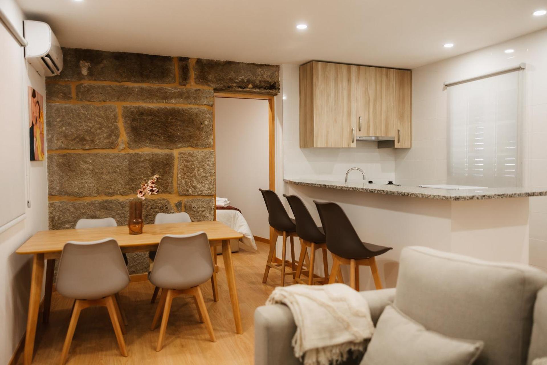 Alvarenga Apartments