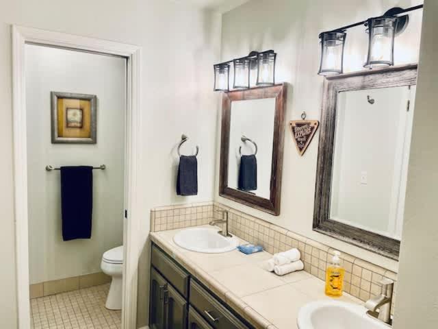 Creature Comforts Suite-Private Hot Tub-Sleeps 2