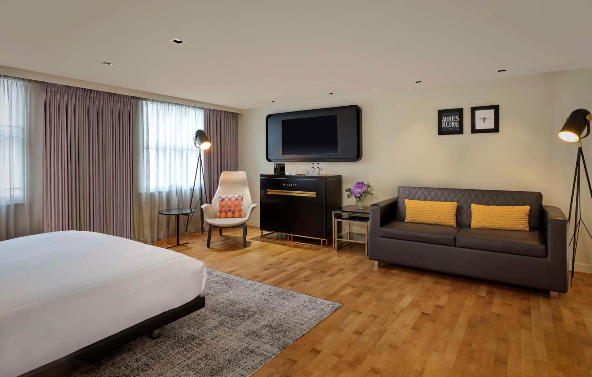 Photo of the whole room