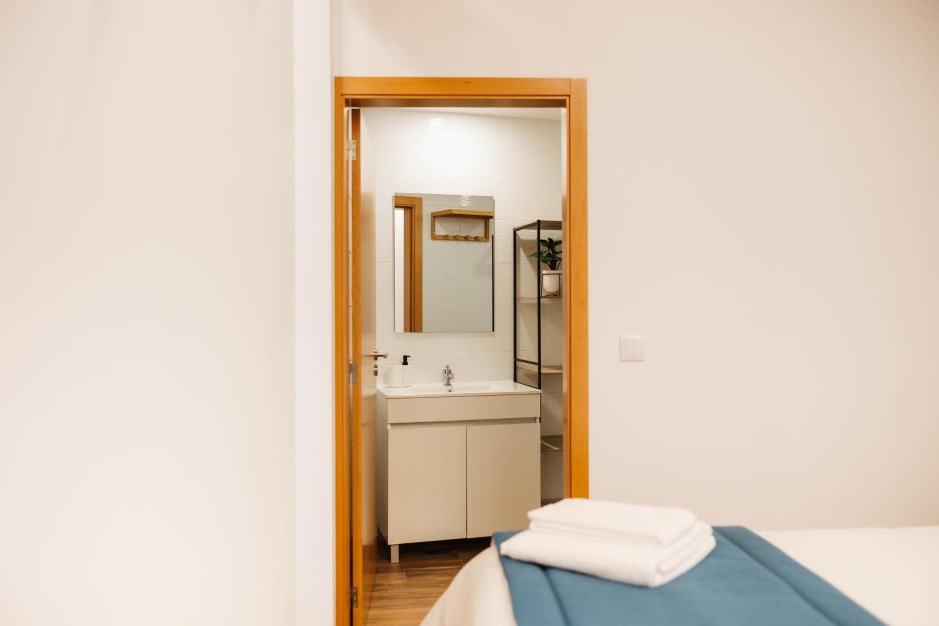 Alvarenga Apartments