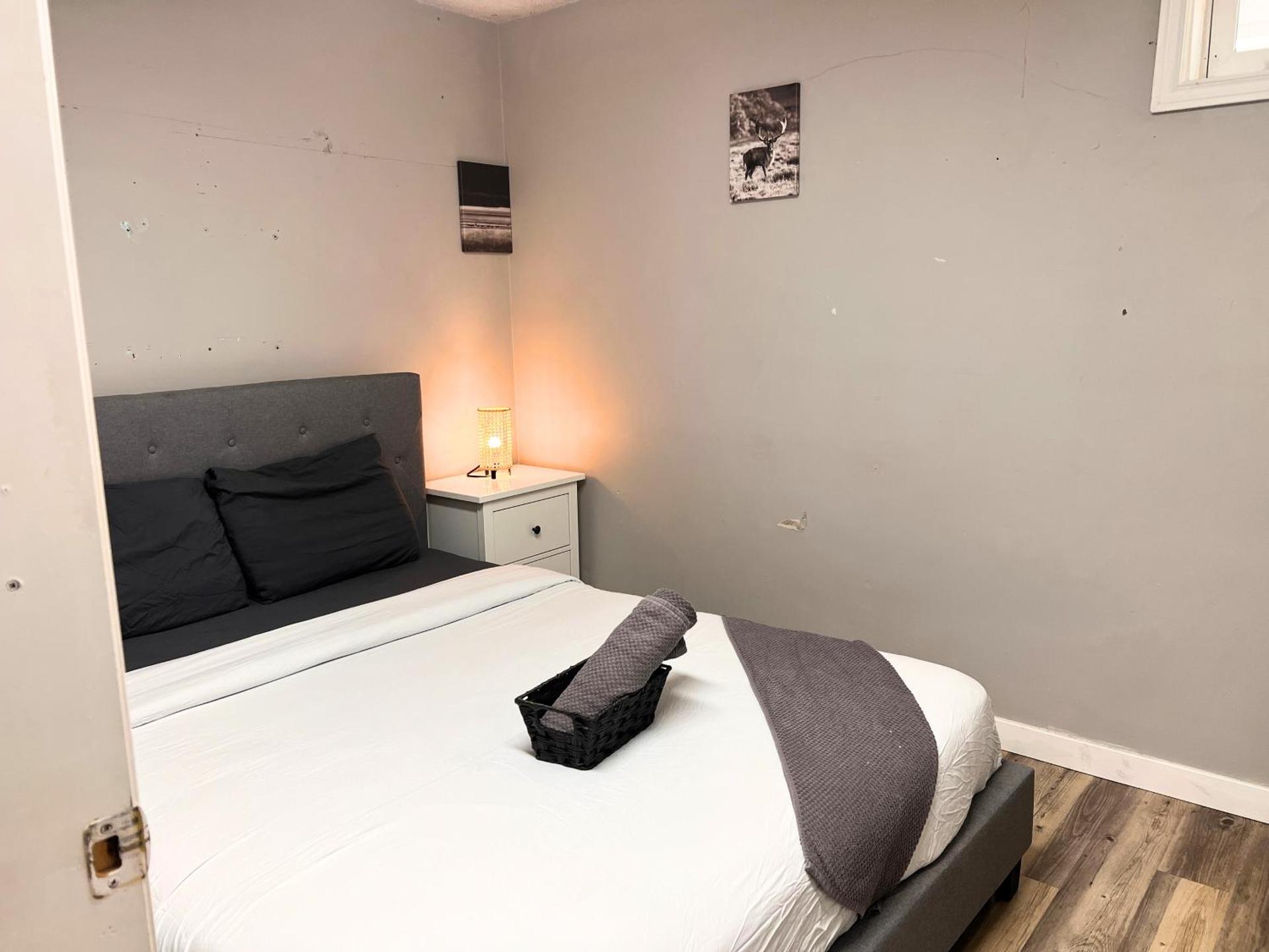 Flowealth Suites - Private Rooms Near West Edmonton Mall