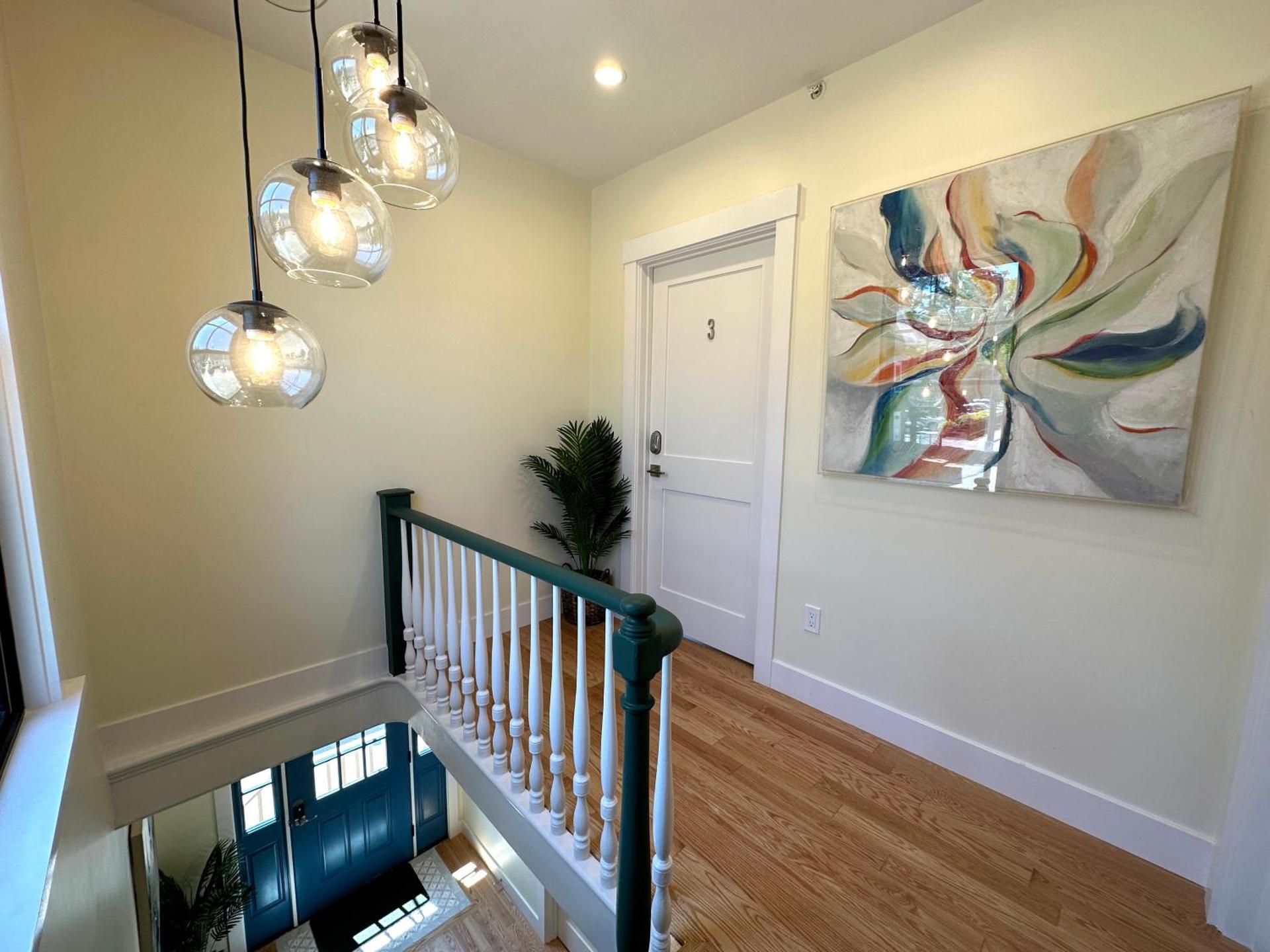 Prime Location! Renovated House! 6 bed4 bath