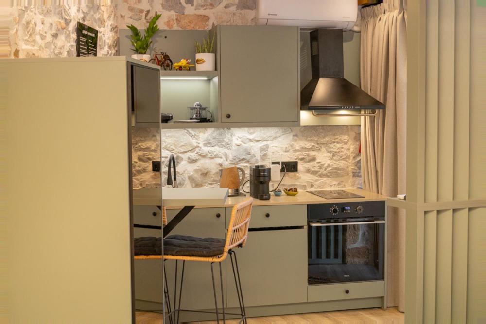 Stefanis Guest House II