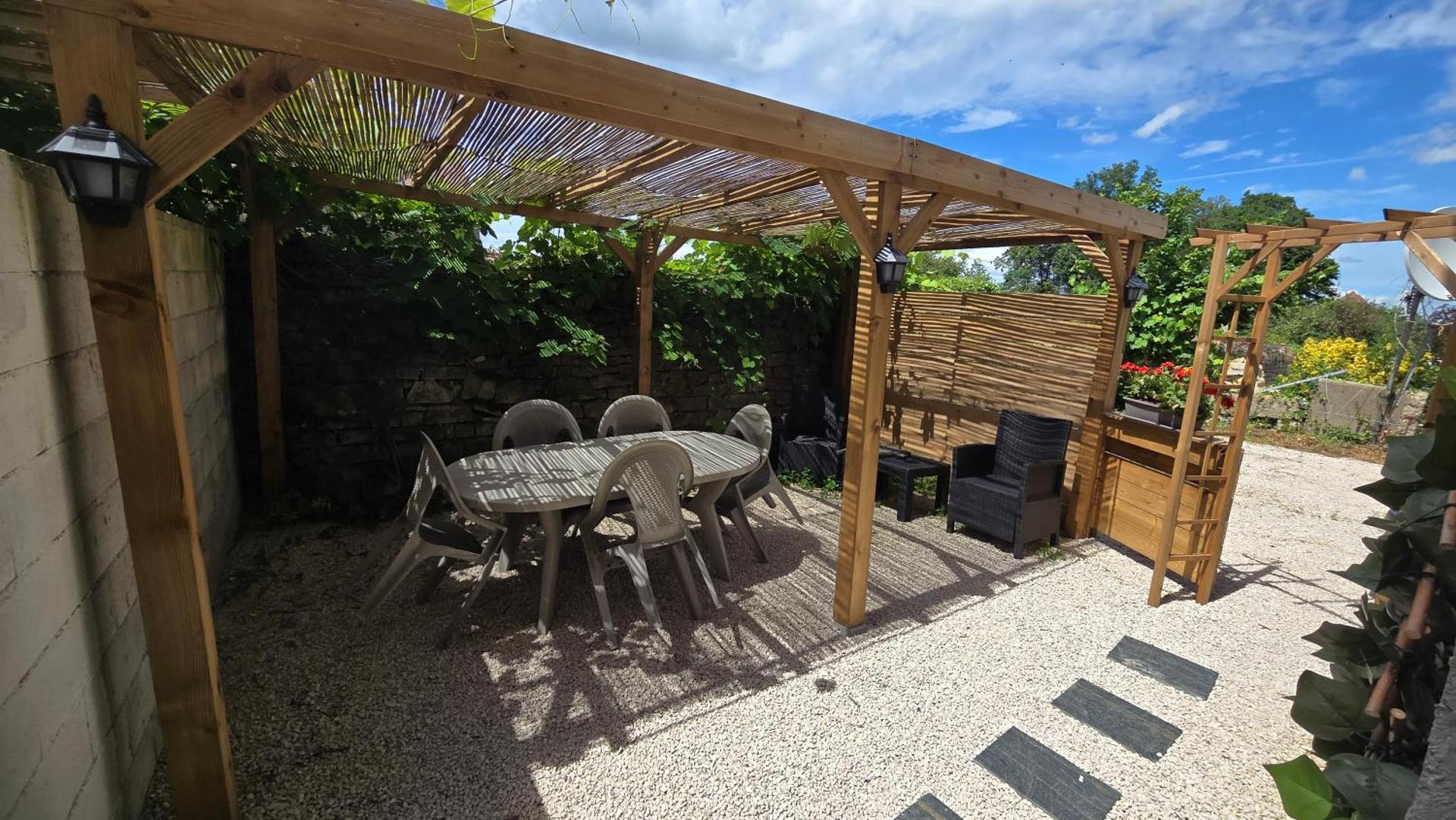 Mille et une nuit, appartement classé 3 étoiles en RDC avec exterieur et parking