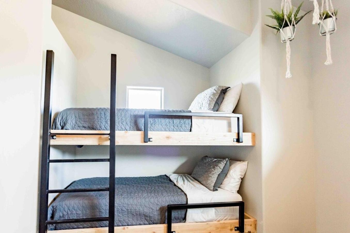 Daybreak Mountain Home Studio East Zion