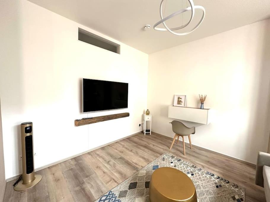 Classy City-Apartment - Netflix-Parkplatz-Balkon-Zentrum-BTU-Kaffeevollautomat