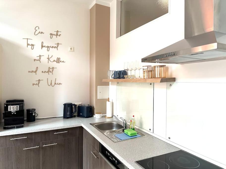 Classy City-Apartment - Netflix-Parkplatz-Balkon-Zentrum-BTU-Kaffeevollautomat