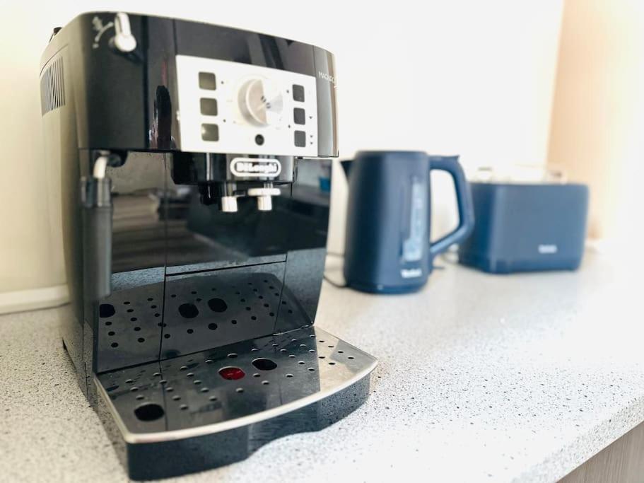 Classy City-Apartment - Netflix-Parkplatz-Balkon-Zentrum-BTU-Kaffeevollautomat