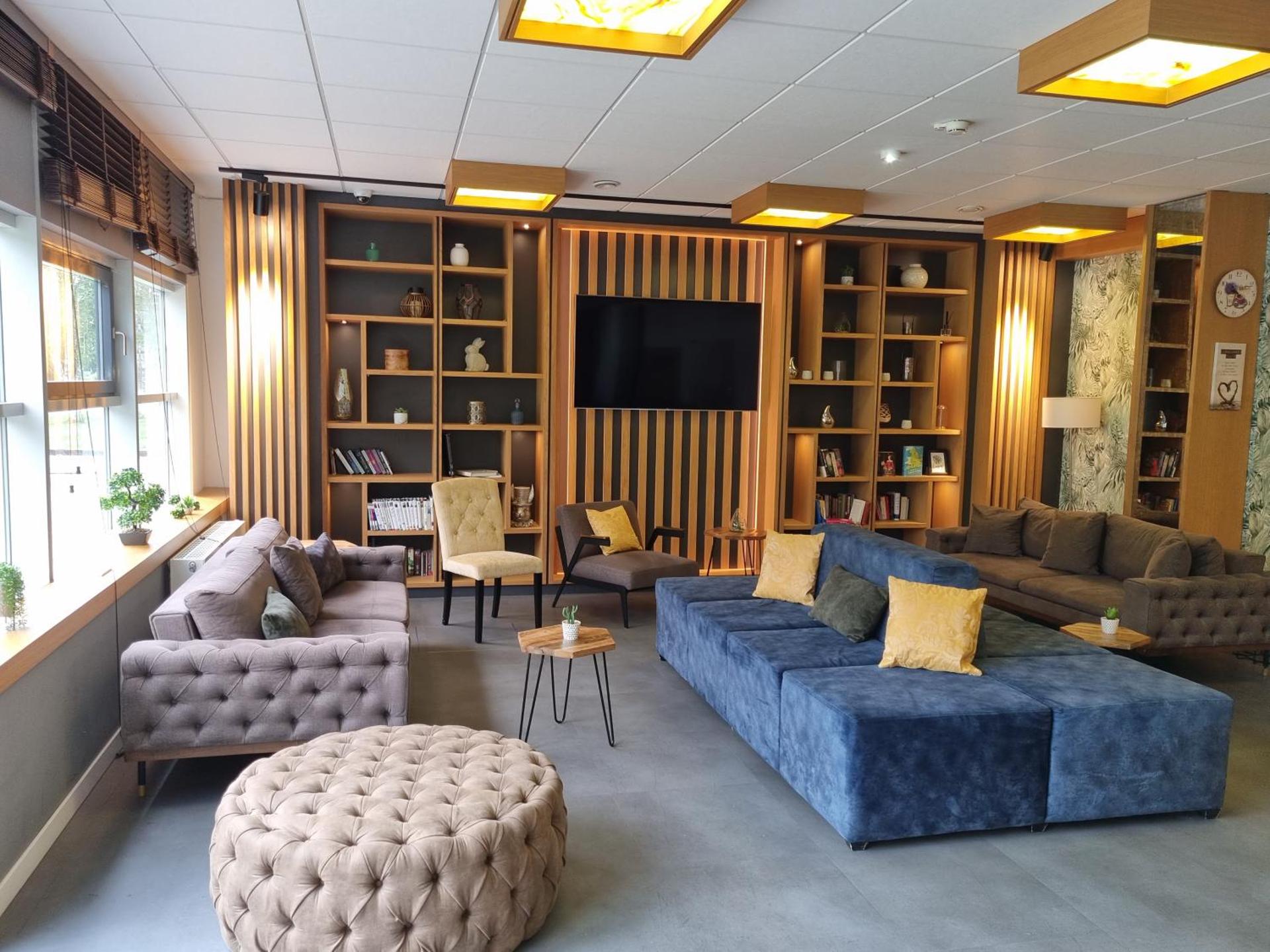 Communal lounge/ TV room