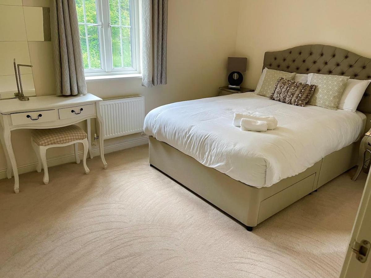 Luxurious Executive 5 Bedroom Whole Home - For 10