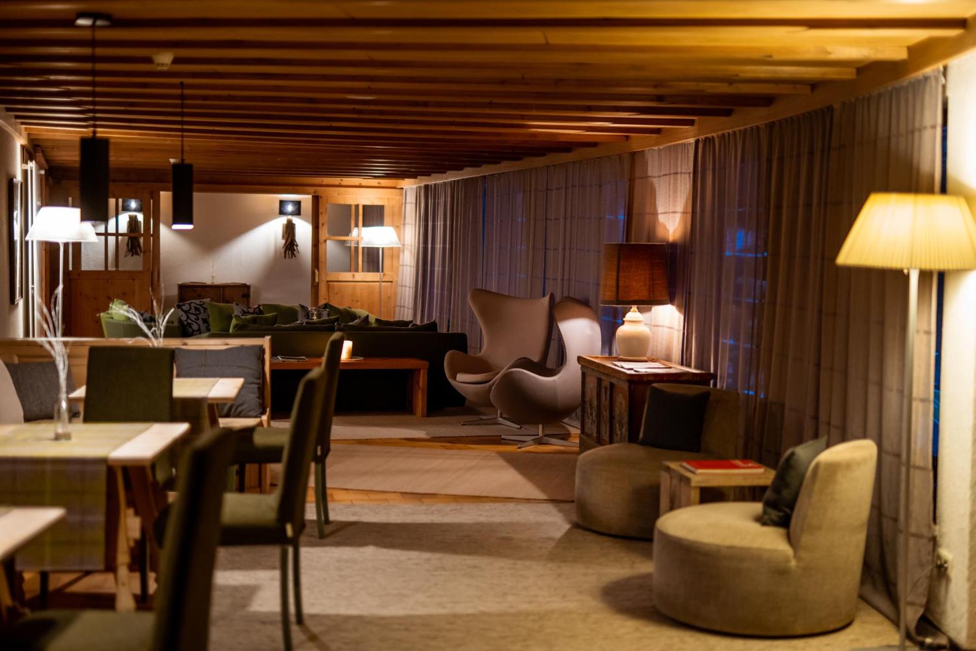 Communal lounge/ TV room