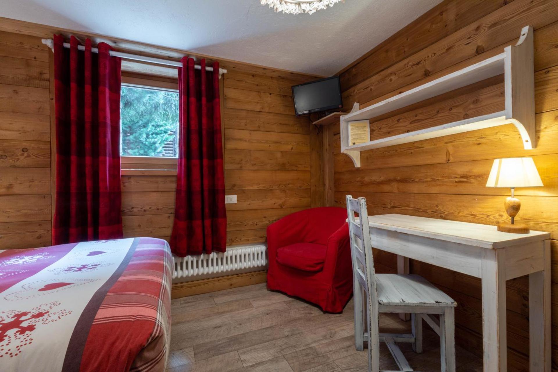 Hotel Petit Dahu - Chambres et Restaurant