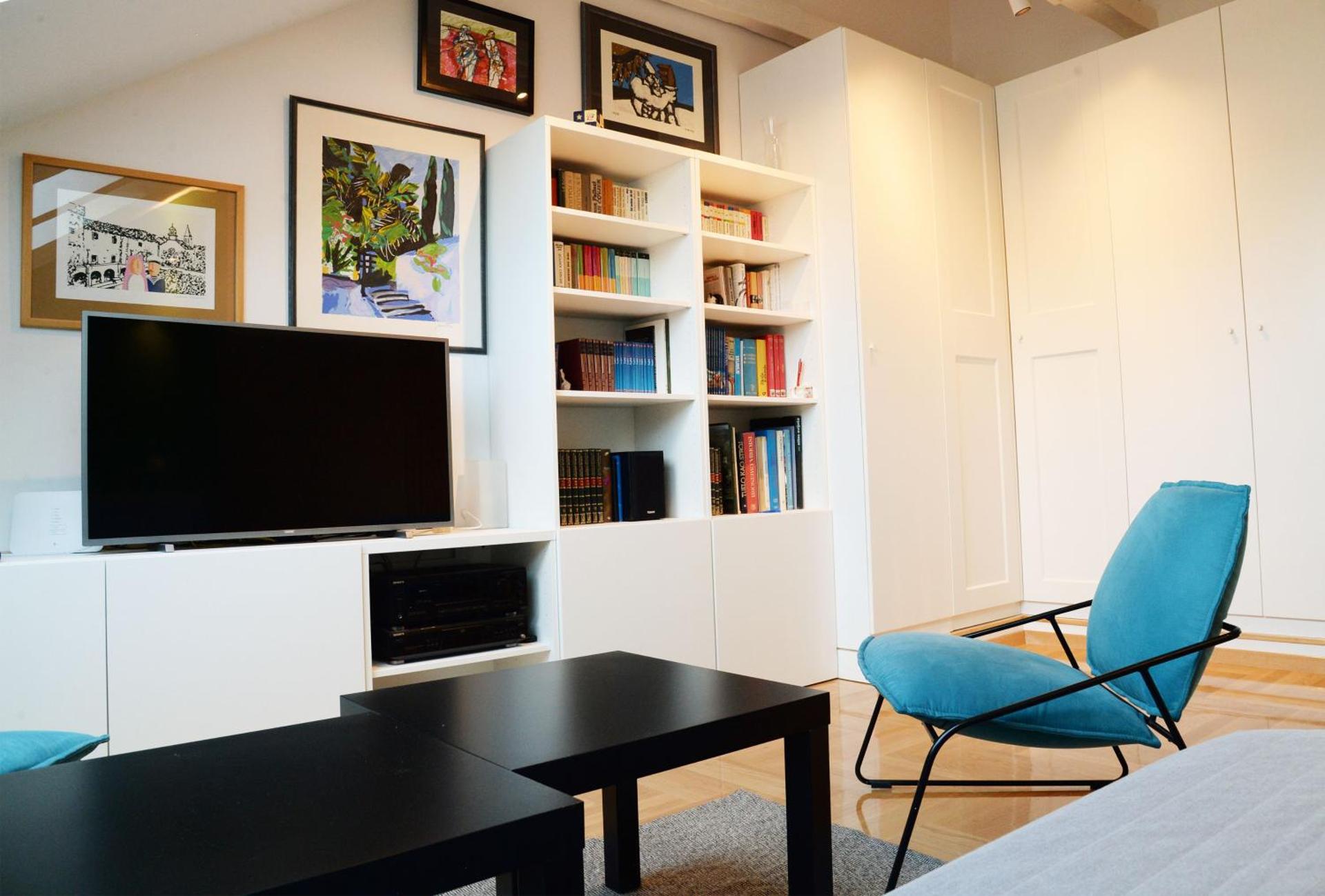 Communal lounge/ TV room