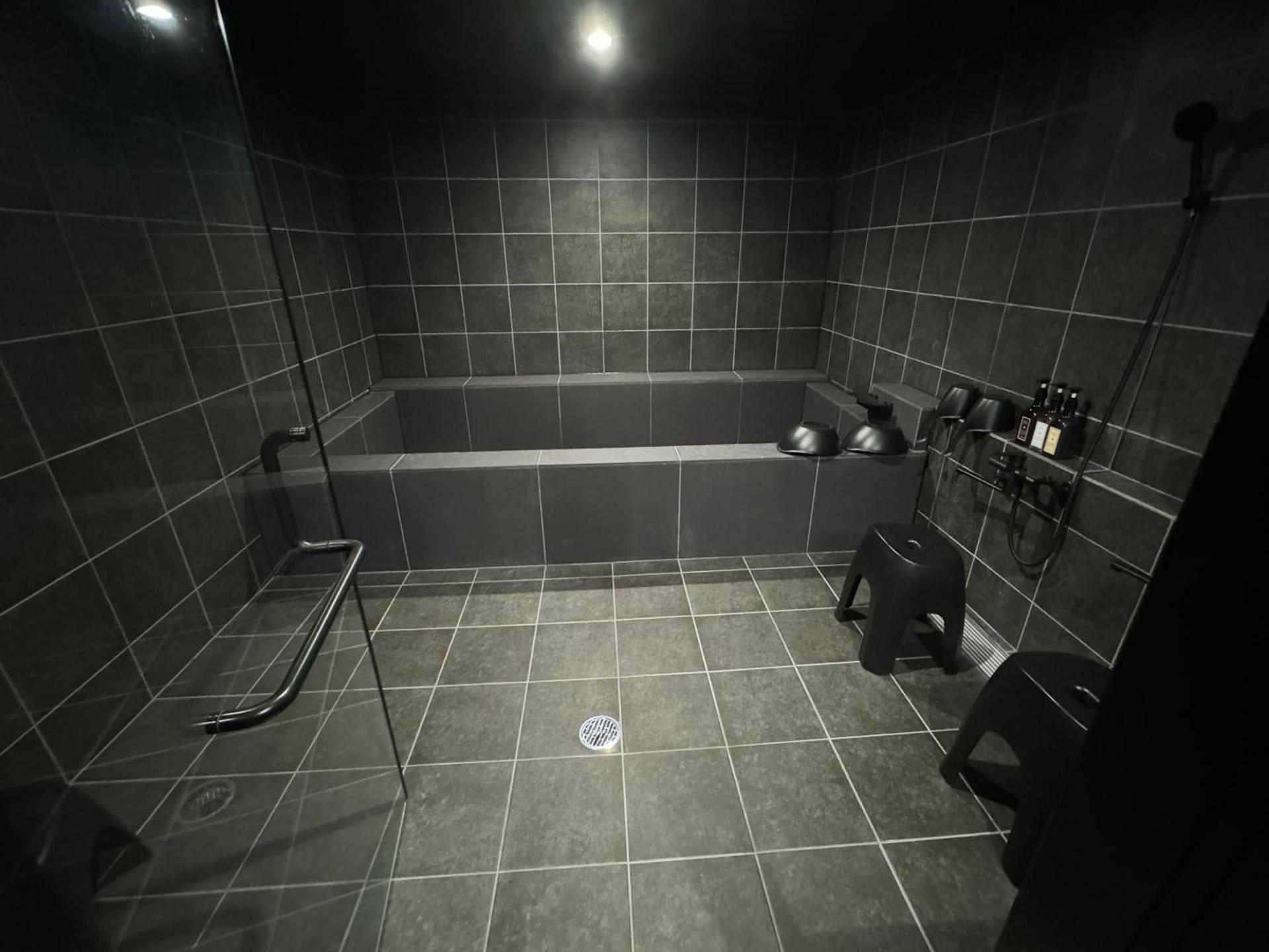 Black Villa Naha 最大8名宿泊可 136平米 美栄橋駅 徒歩1分 国際通り 徒歩7分