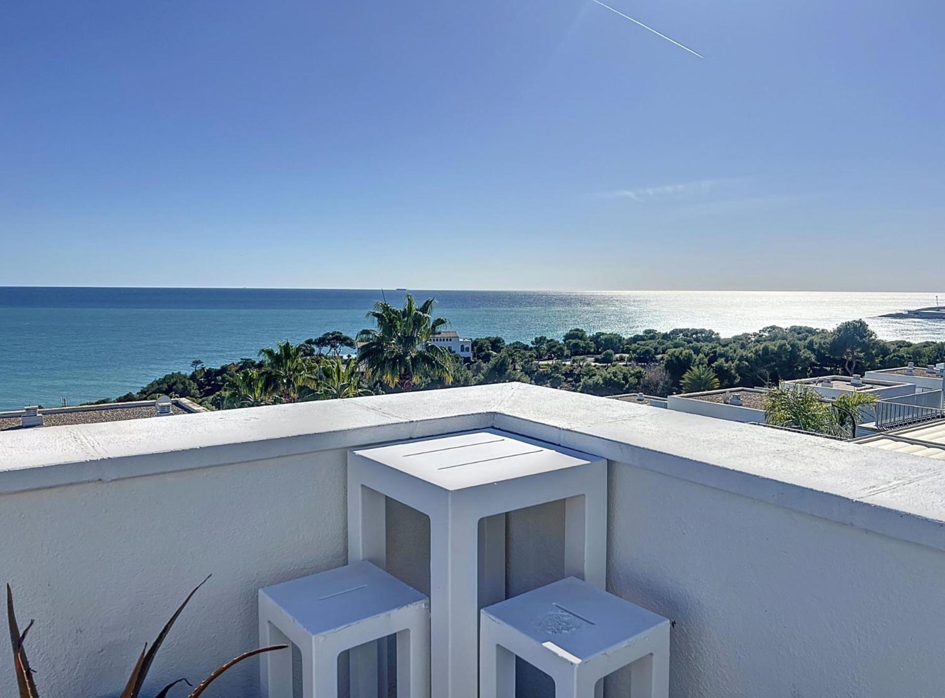 Duplex vistas mar con piscina