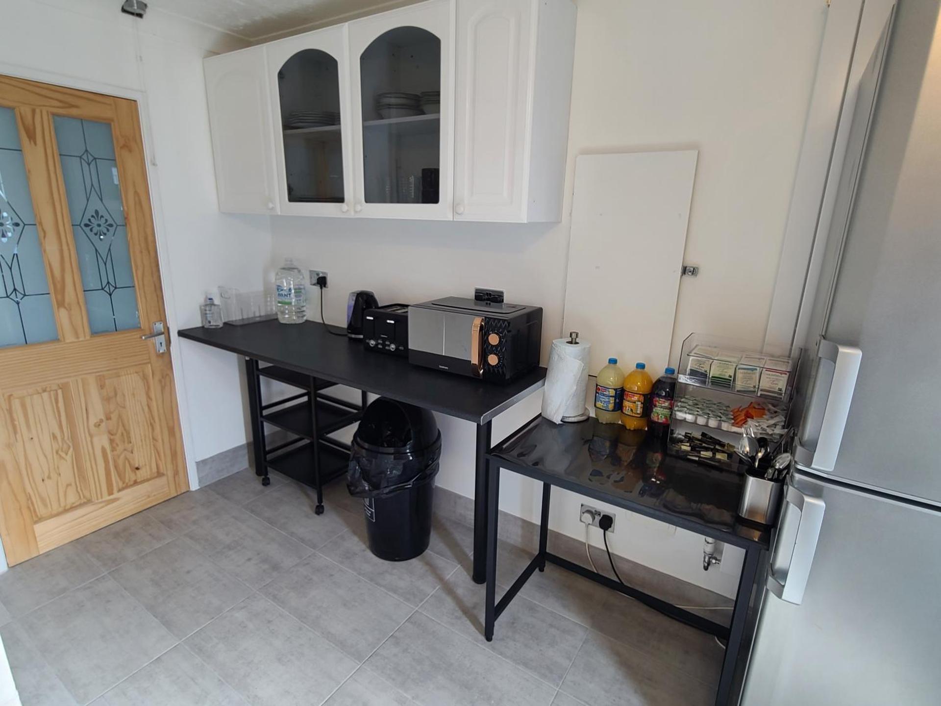 RoomZ-GATWICK-LONDON-Airport Parking-Travel Service