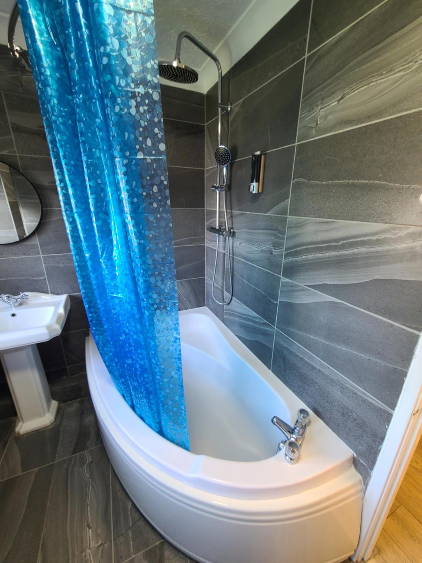 RoomZ-GATWICK-LONDON-Airport Parking-Travel Service