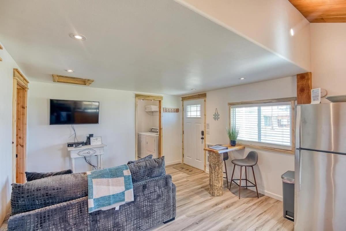 #StayinMyDistrict Lakeside Cottage