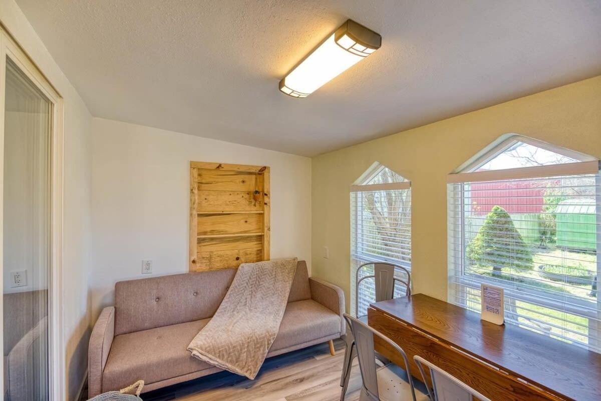 #StayinMyDistrict Lakeside Cottage