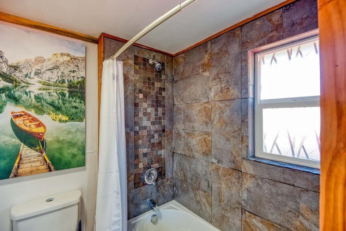 #StayinMyDistrict Lakeside Cottage