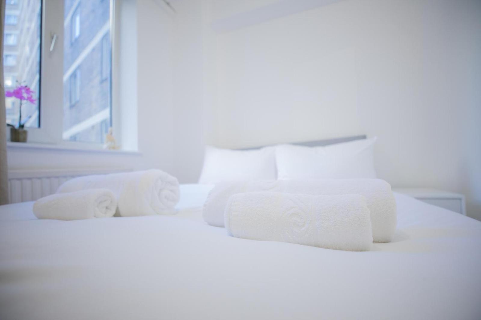 Cozy Two Bedroom at Chelsea Cloisters Hotel