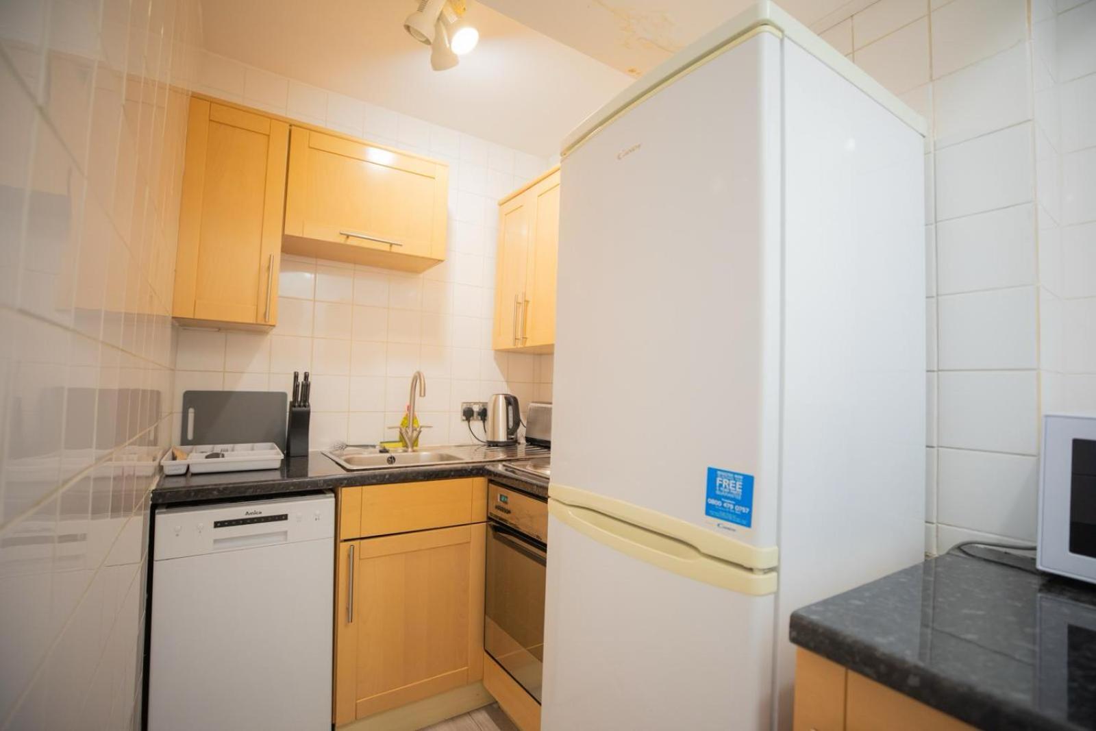 Cozy Two Bedroom at Chelsea Cloisters Hotel