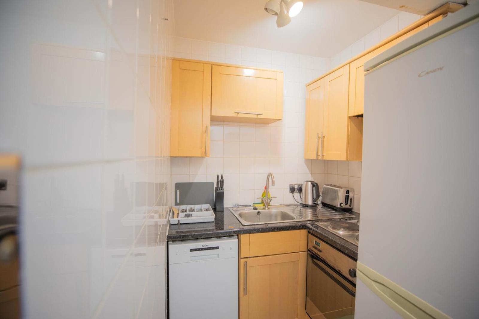 Cozy Two Bedroom at Chelsea Cloisters Hotel