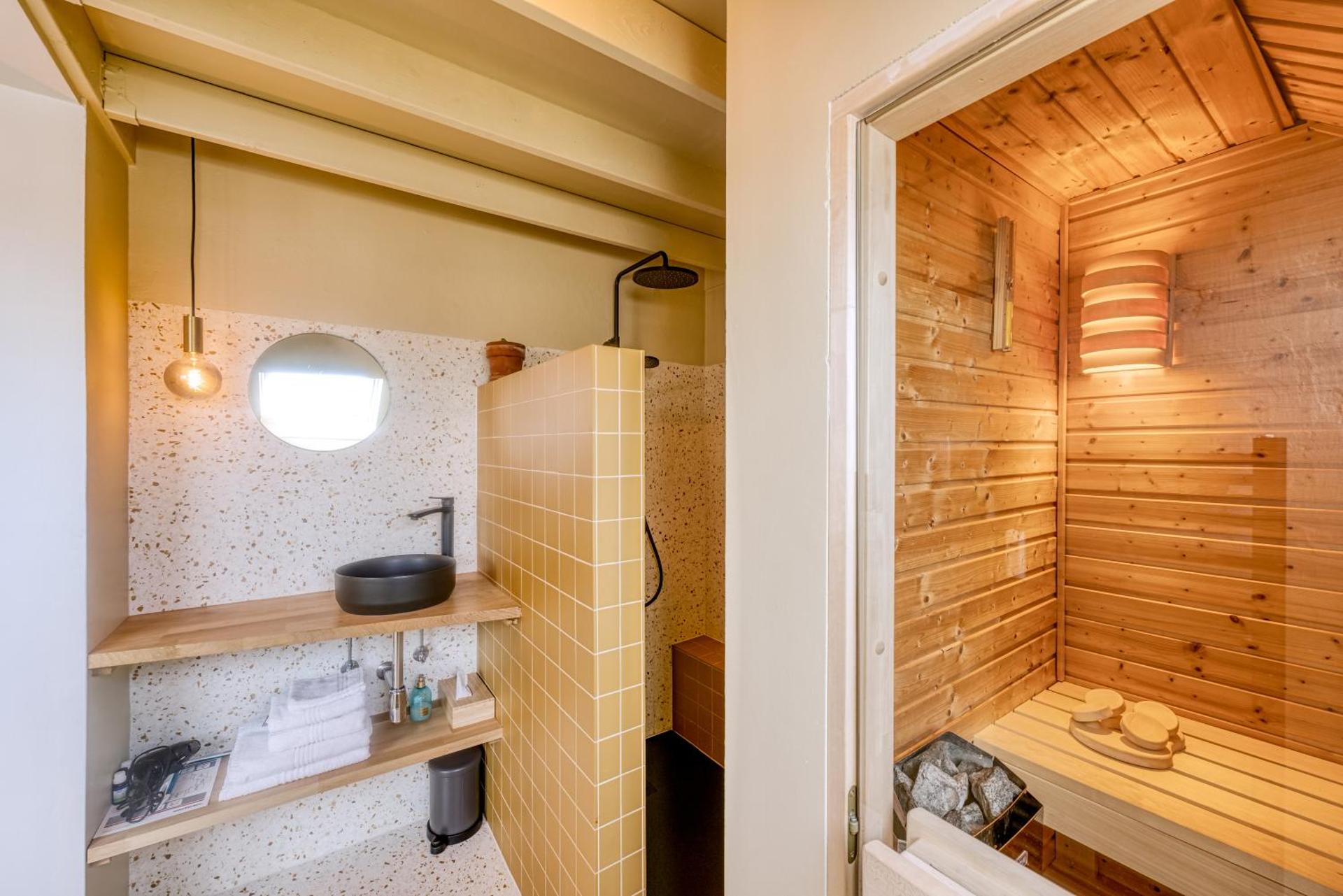 RUIMTEZICHT cosy appartement with sauna