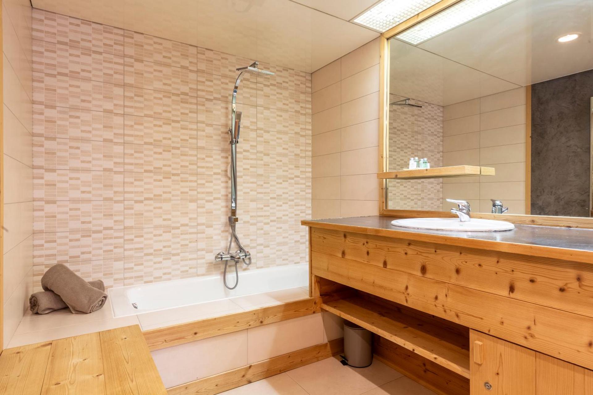 Le plus grand appartement, 150 M2, et la plus belle vue d'Isola 2000 Front de Neige