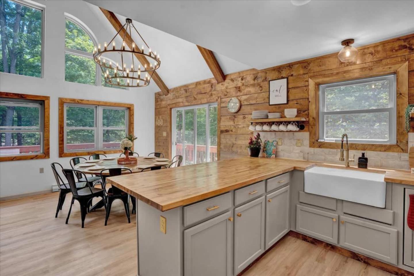 Chalet Lake, Movie Theater, Hot Tub, Arcade