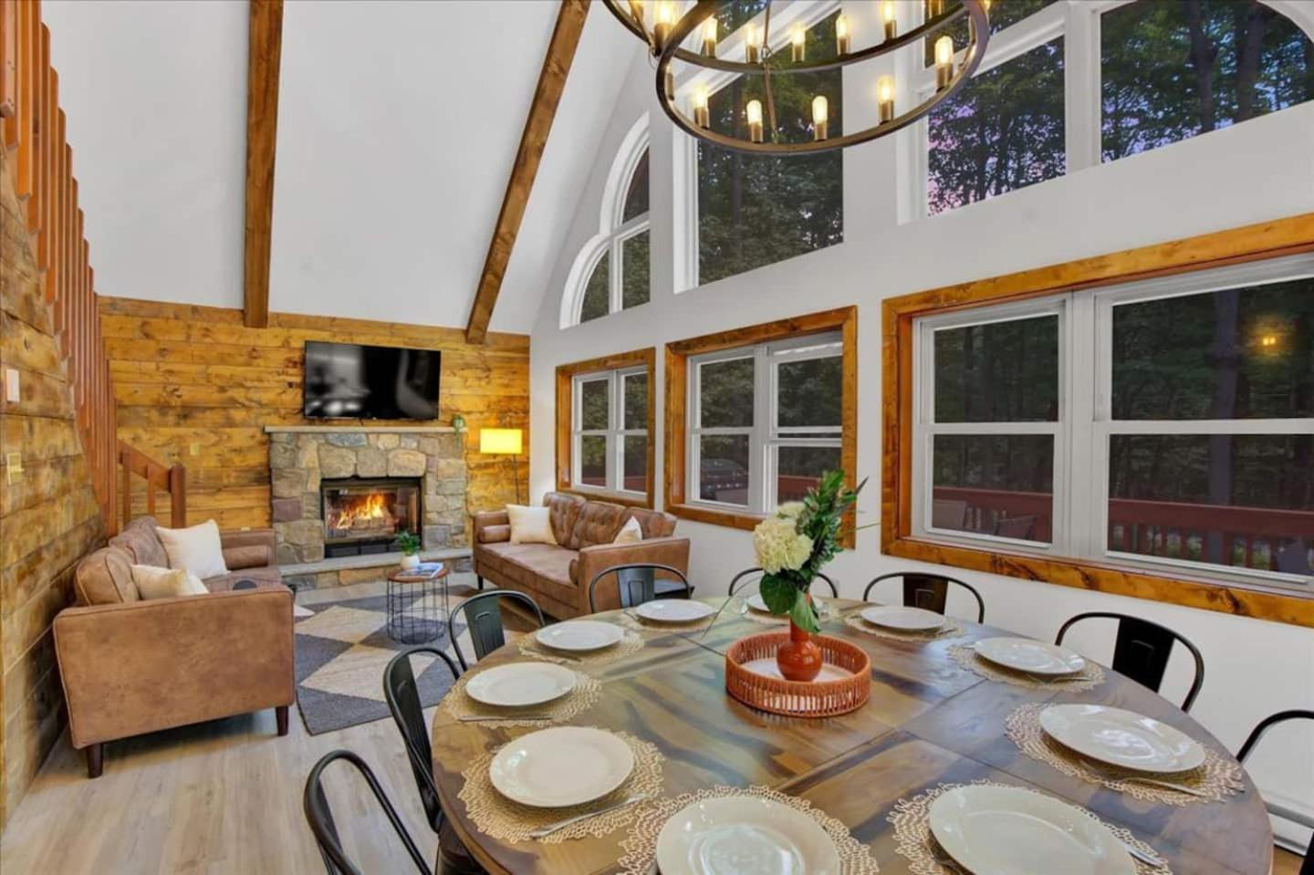 Chalet Lake, Movie Theater, Hot Tub, Arcade