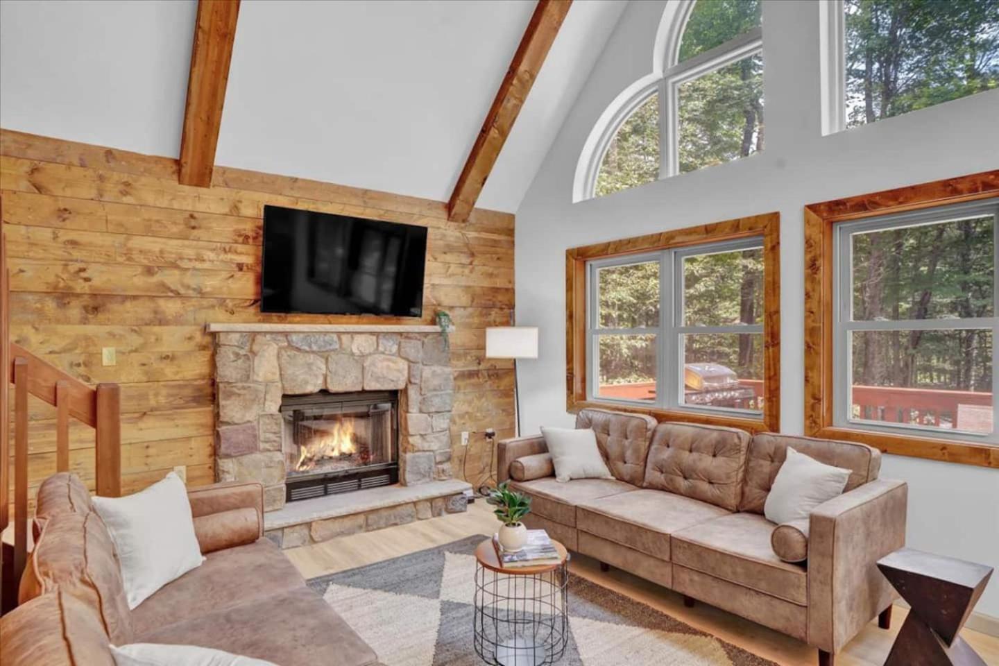 Chalet Lake, Movie Theater, Hot Tub, Arcade