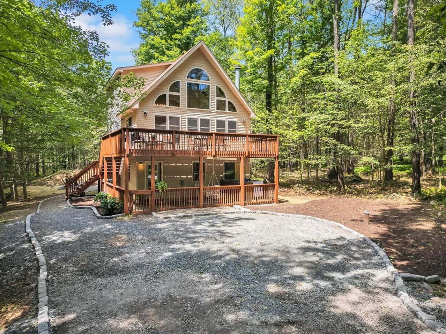 Chalet Lake, Movie Theater, Hot Tub, Arcade