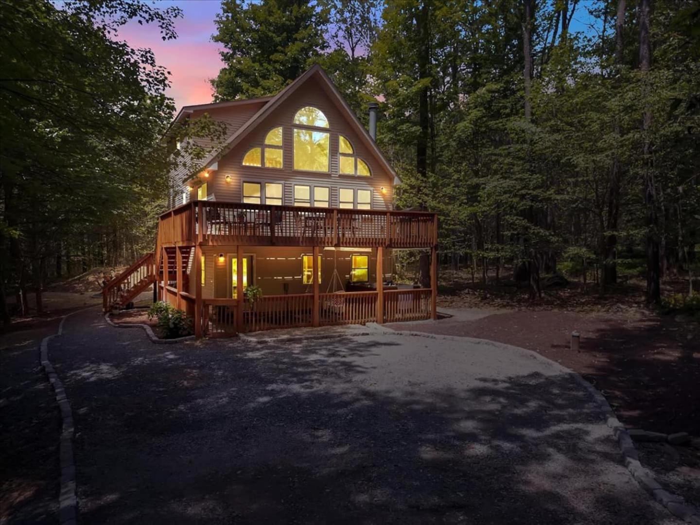 Chalet Lake, Movie Theater, Hot Tub, Arcade