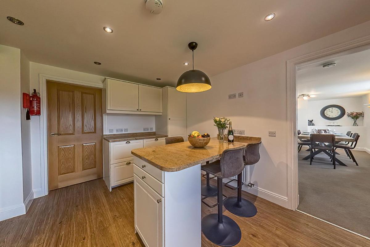 Stunning Barn Conversion with HOT TUB and ALPACAS - Ty Cerrig Barn