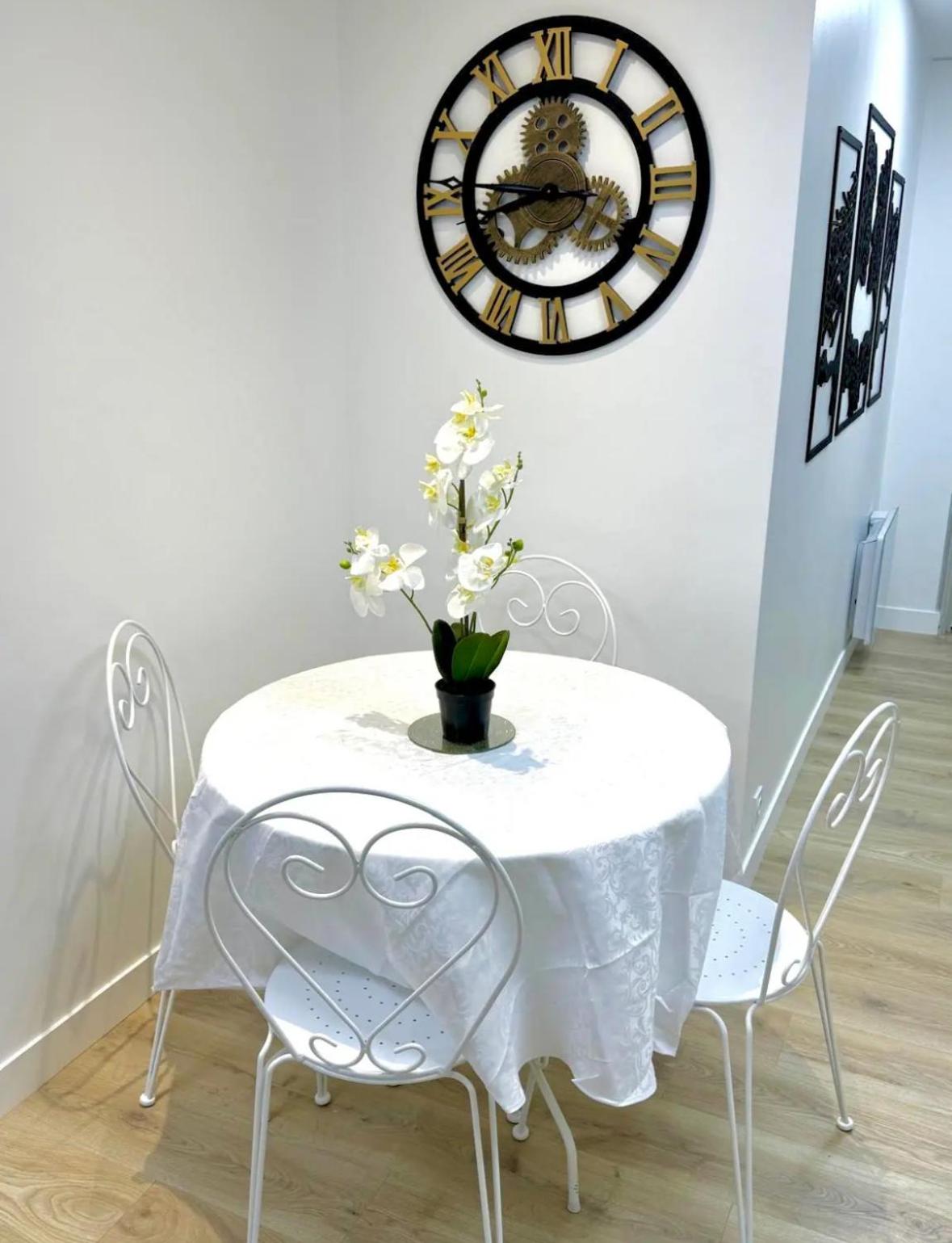 Parisian Spacious 70m2 Flat Near Eiffel Tower