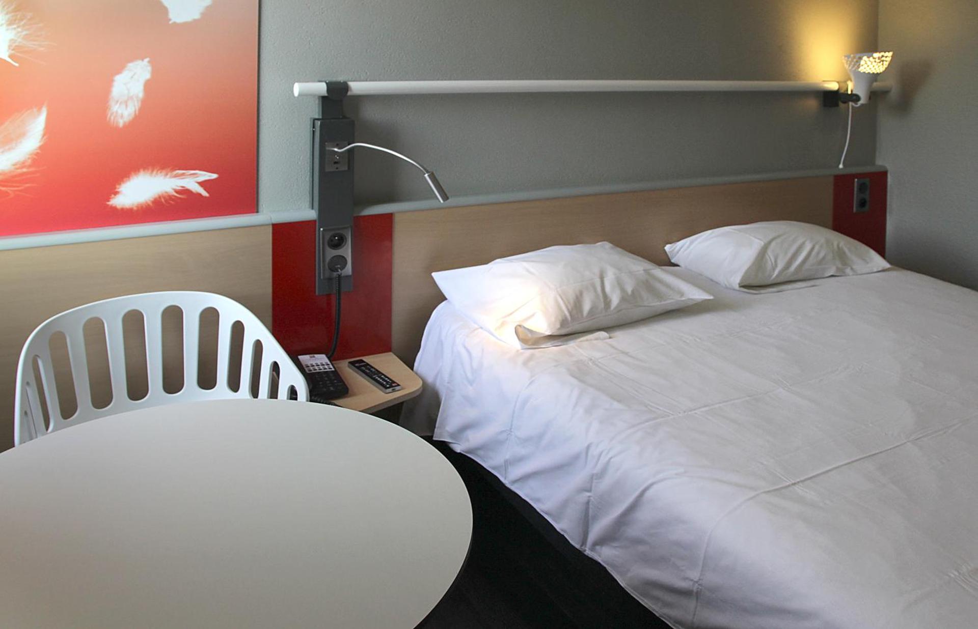 Standard Room with 1 Double and 1 Single Bed