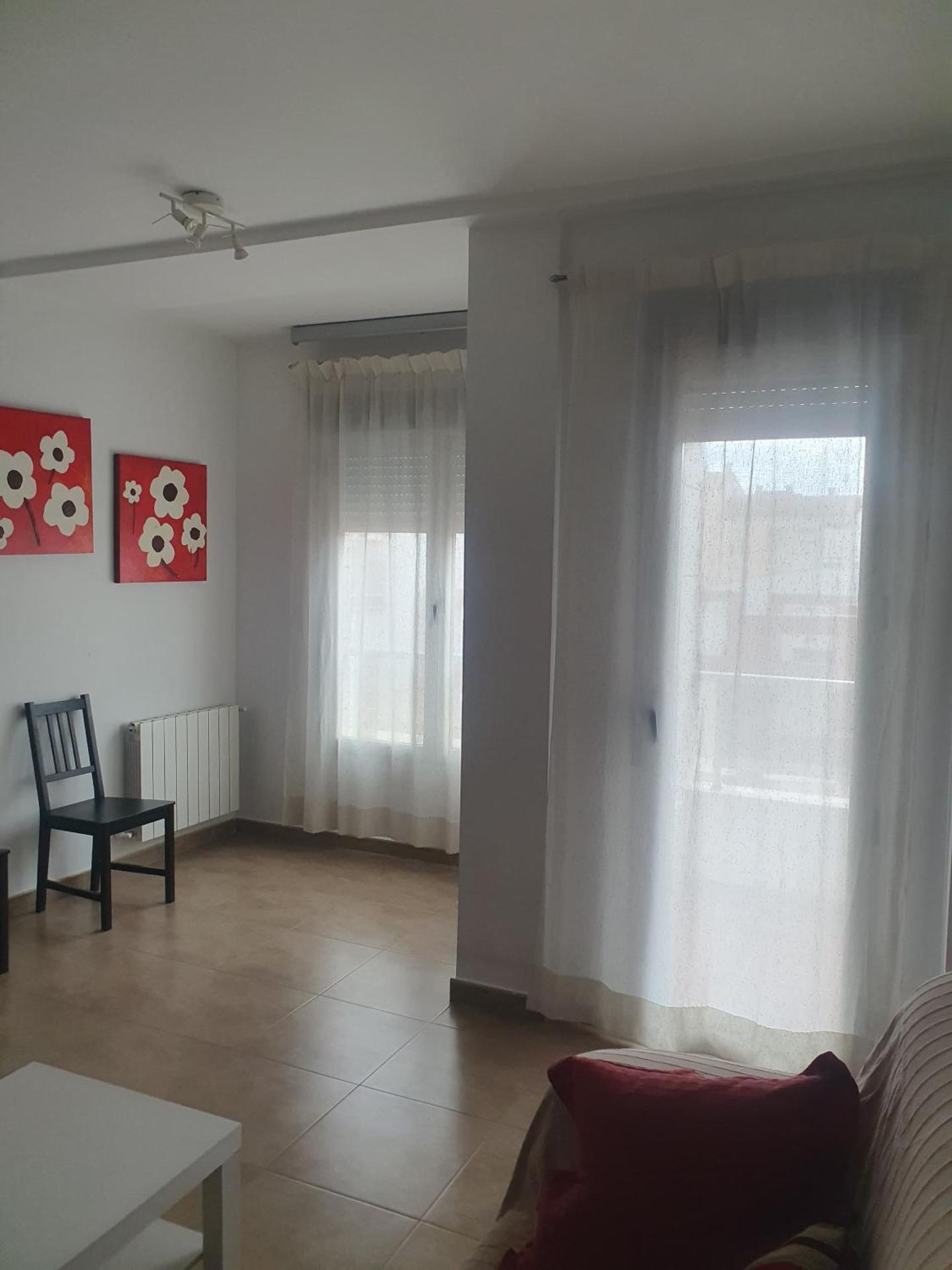 PISO CENTRICO CON GARAJE en Hellin