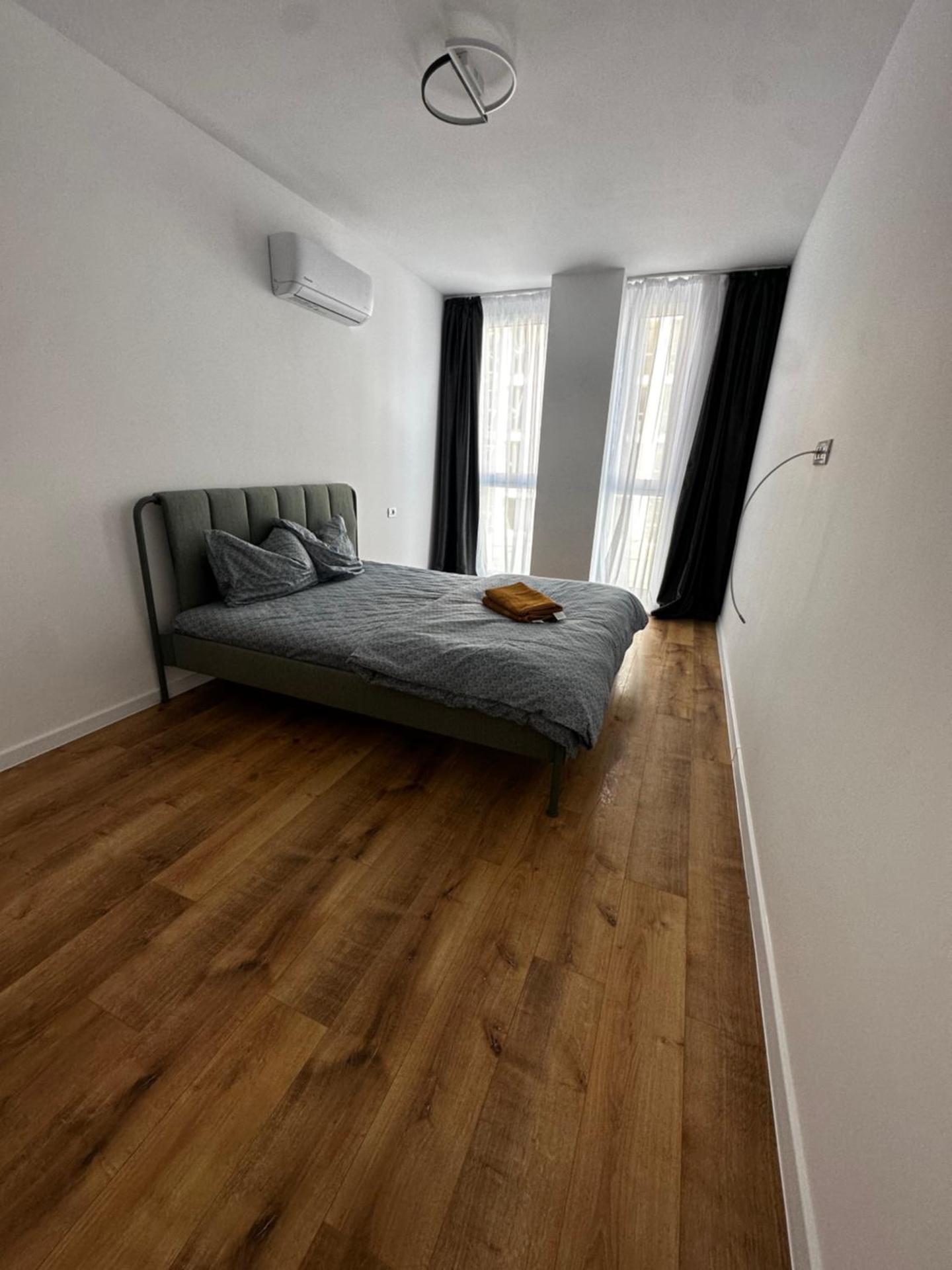 Modern apartment Campeador 10 minutes to center