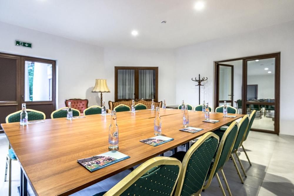 Meeting/conference room