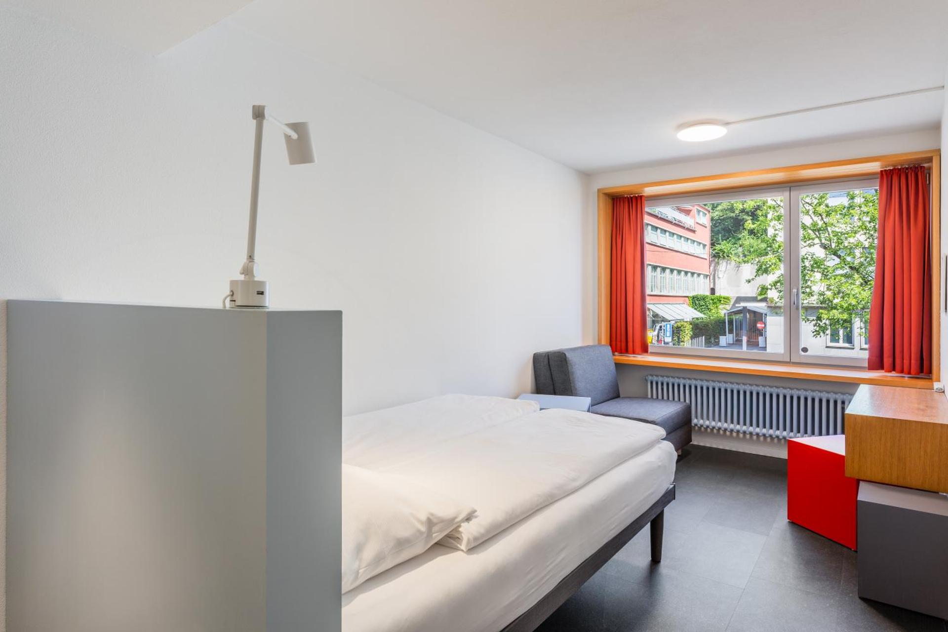 Hotel Marta - 1950's architecture in Zurich's vibrant old town, near main station