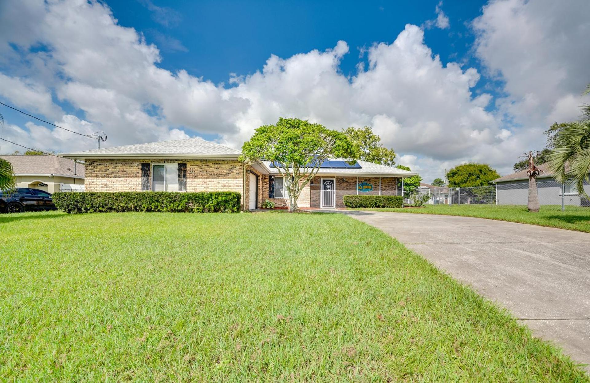 Heated Pool and 4-in-1 Grill Spring Hill Haven!