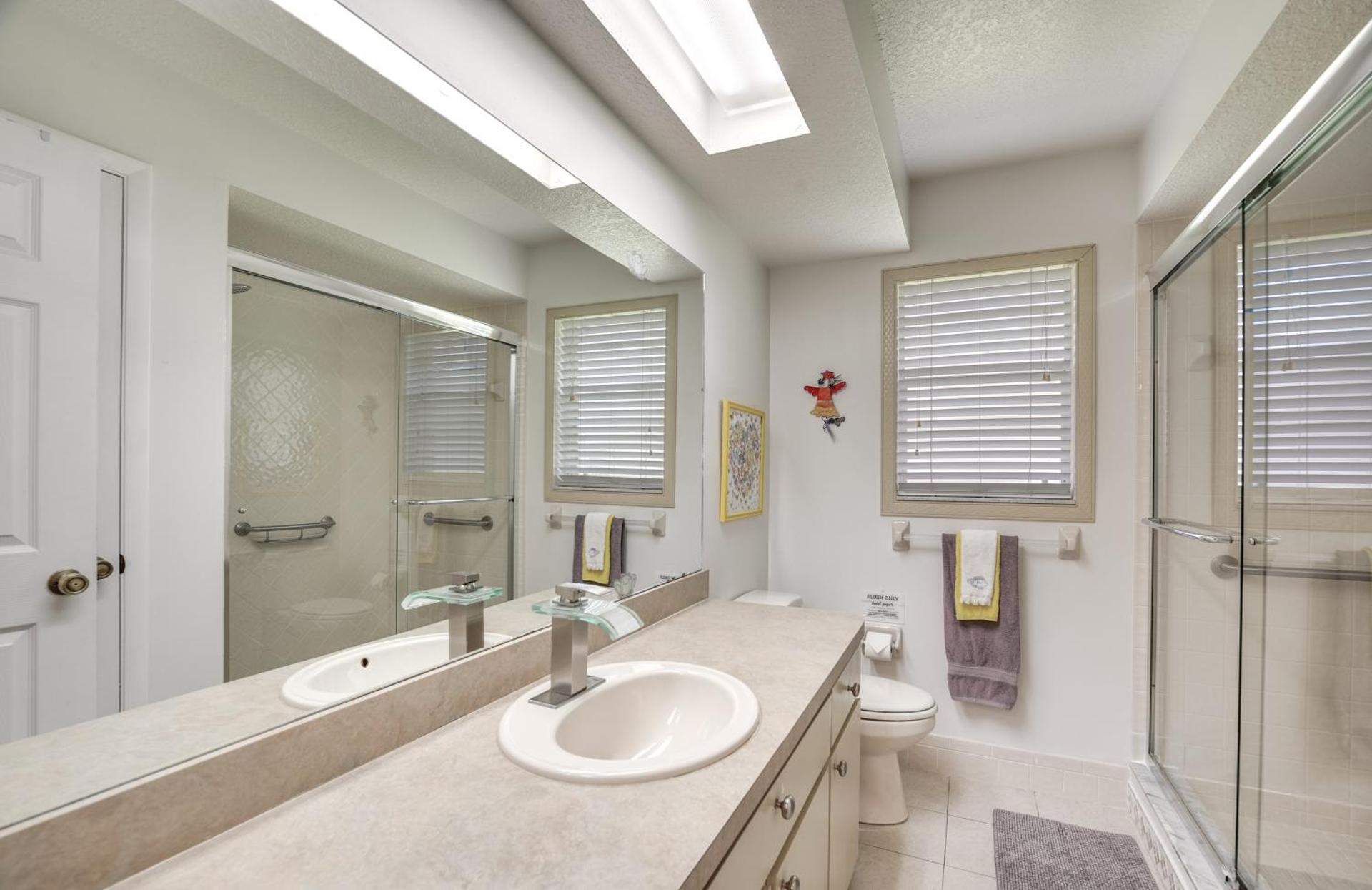 Heated Pool and 4-in-1 Grill Spring Hill Haven!