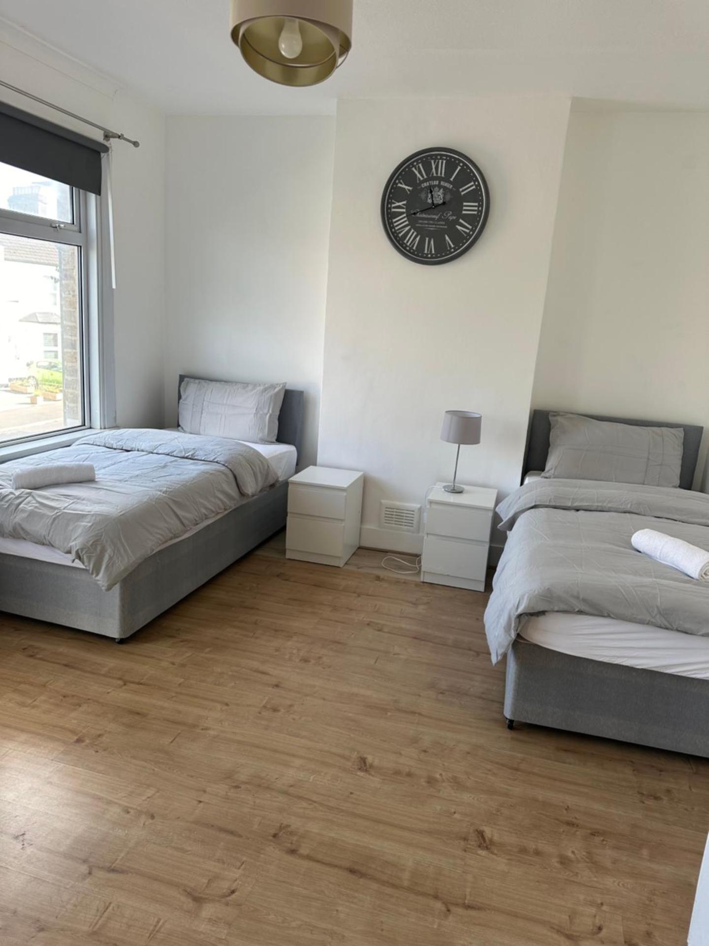 29 minits to airport and 29 mints to Liverpool st central London