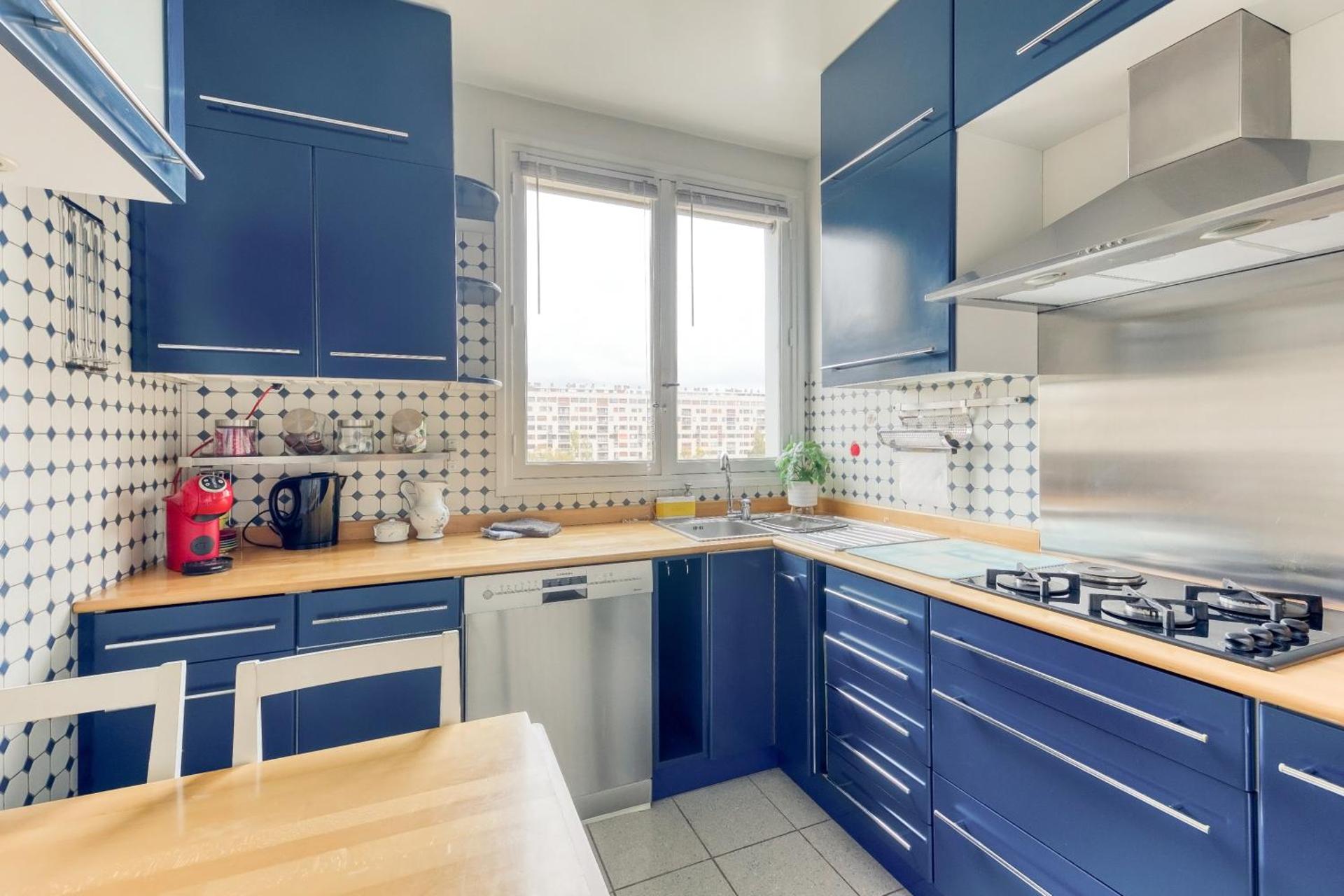 T3 10min from Orly airport and 5min from RER B