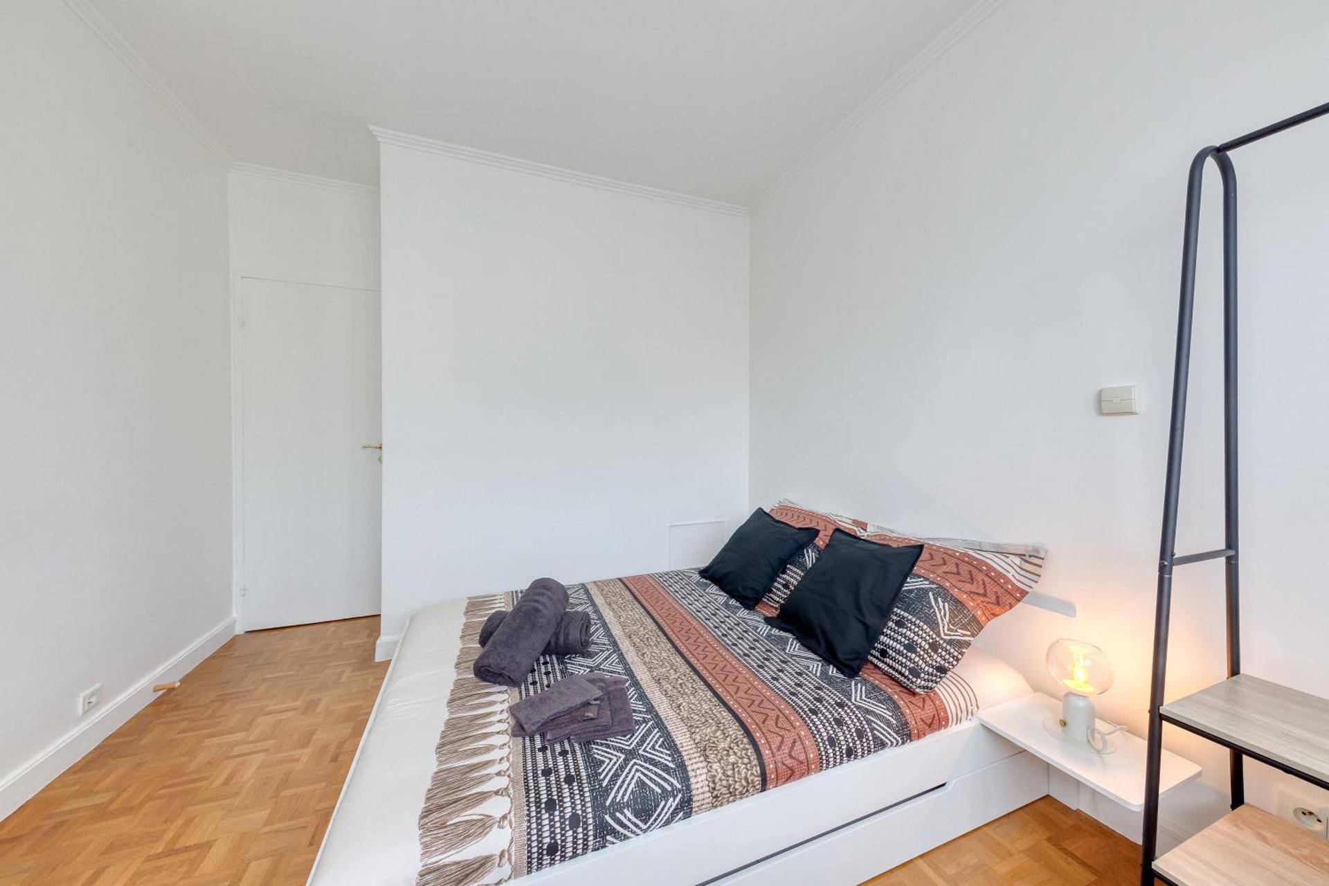 T3 10min from Orly airport and 5min from RER B