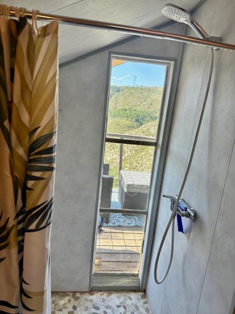 Chalet sur pilotis avec piscine privée